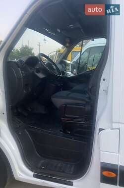 Грузовой фургон Renault Master 2012 в 
