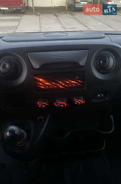 Грузовой фургон Renault Master 2012 в 