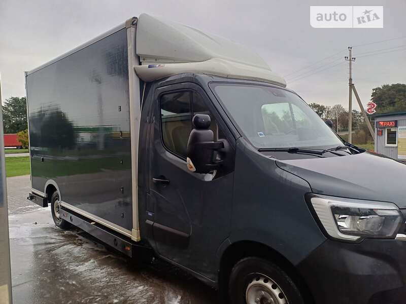 Вантажний фургон Renault Master 2021 в Мостиській