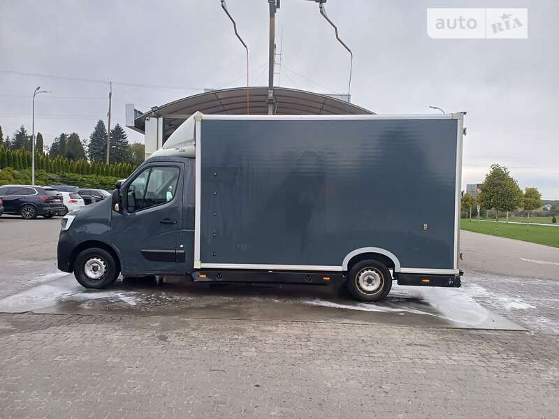 Вантажний фургон Renault Master 2021 в Мостиській