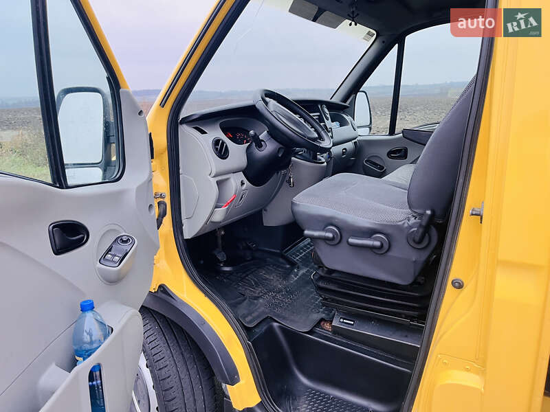 Вантажний фургон Renault Master 2006 в Львові