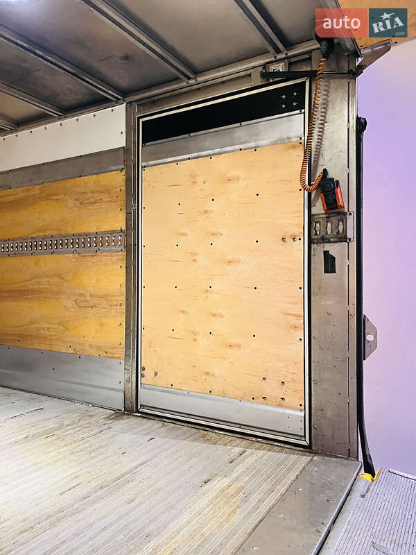 Вантажний фургон Renault Master 2006 в Львові