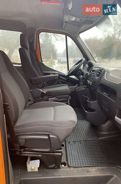 Грузопассажирский фургон Renault Master 2017 в 