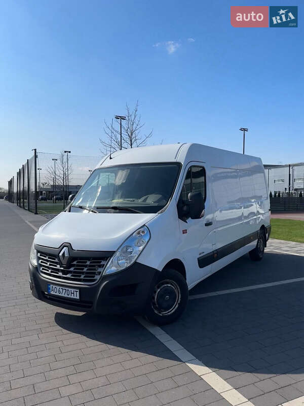 Вантажний фургон Renault Master 2015 в Мукачевому