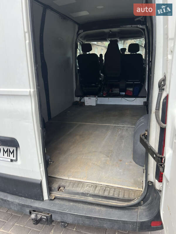 Грузовой фургон Renault Master 2011 в Львове