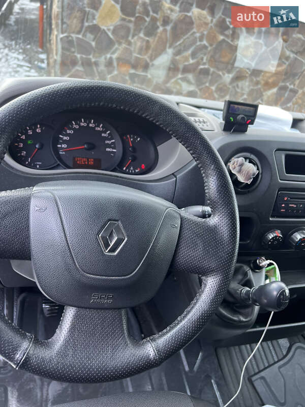 Грузовой фургон Renault Master 2011 в Львове