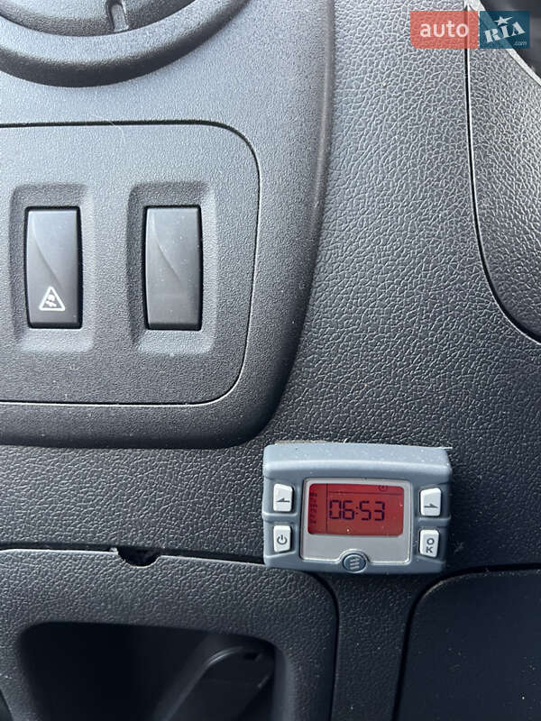 Грузовой фургон Renault Master 2011 в Львове