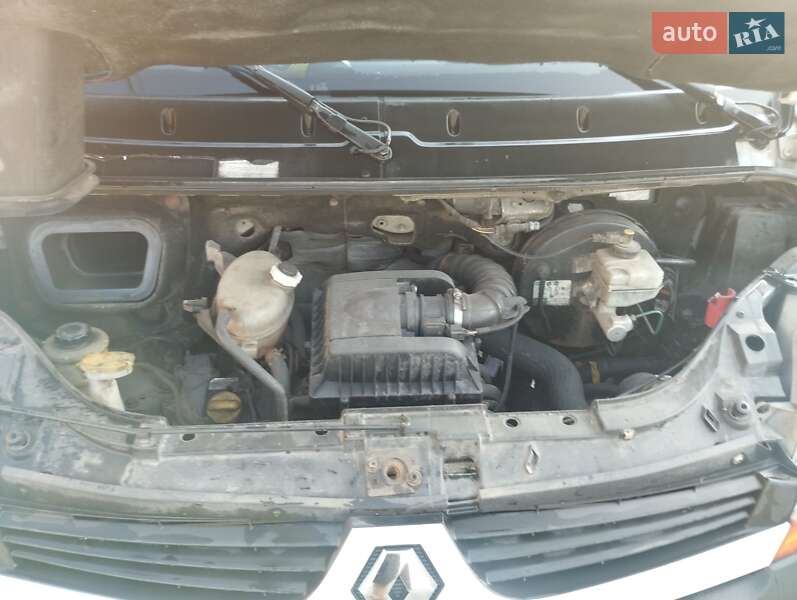 Эвакуатор Renault Master 2010 в Ивано-Франковске