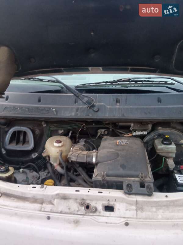 Микроавтобус Renault Master 2003 в Брошневе-Осаде