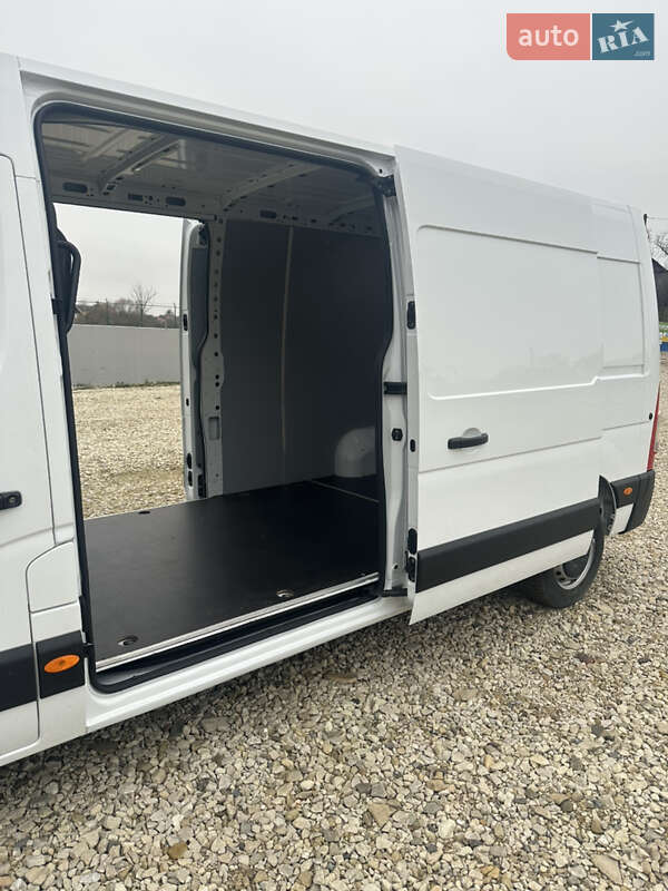 Вантажний фургон Renault Master 2020 в Львові
