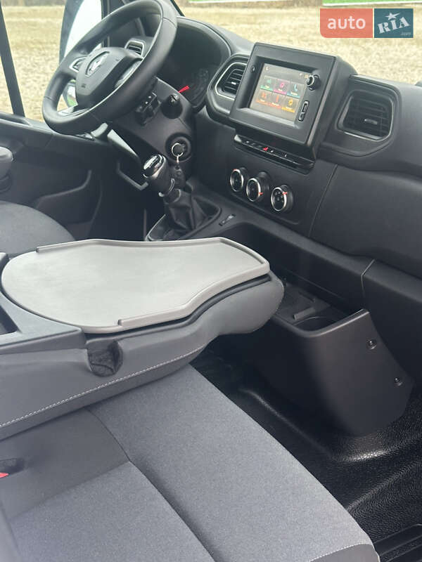 Вантажний фургон Renault Master 2020 в Львові
