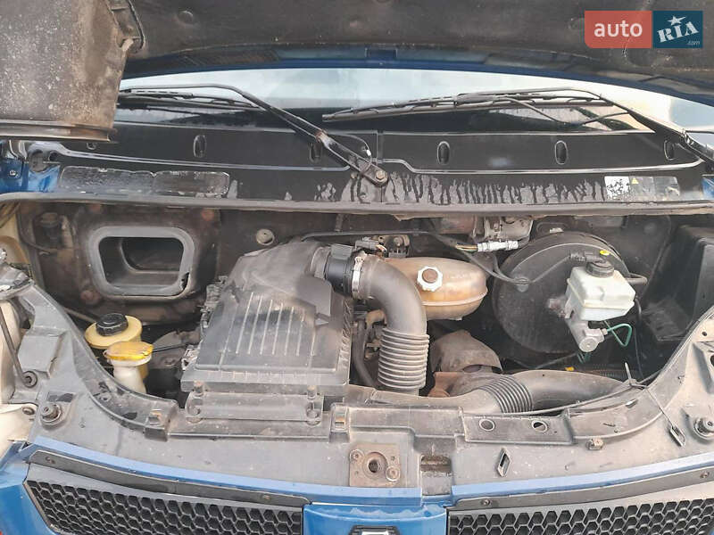 Вантажний фургон Renault Master 2005 в Львові