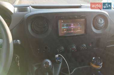 Вантажний фургон Renault Master 2017 в Сумах