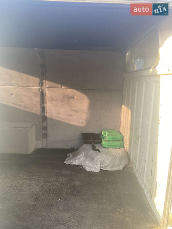 Вантажний фургон Renault Master 2001 в Краматорську