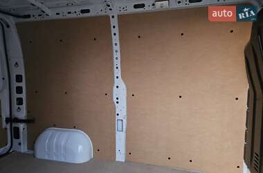Грузовой фургон Renault Master 2018 в 
