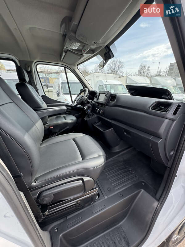 Вантажопасажирський фургон Renault Master 2020 в Києві