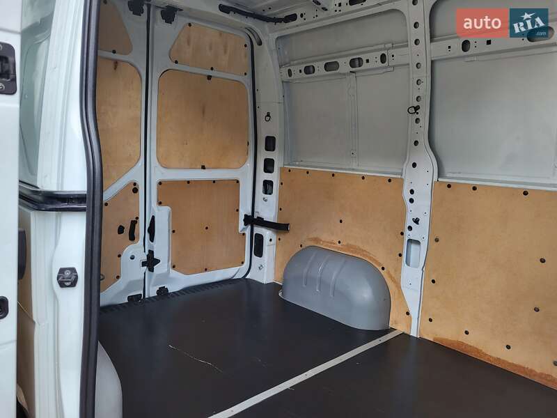 Грузовой фургон Renault Master 2015 в Житомире
