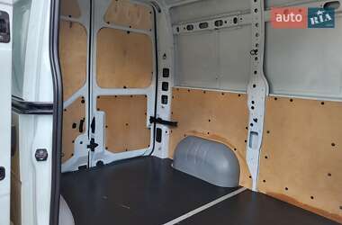 Грузовой фургон Renault Master 2015 в 