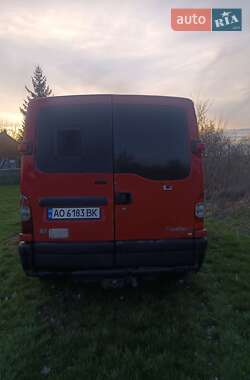 Грузопассажирский фургон Renault Master 2000 в 