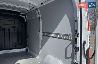 Грузовой фургон Renault Master 2022 в 