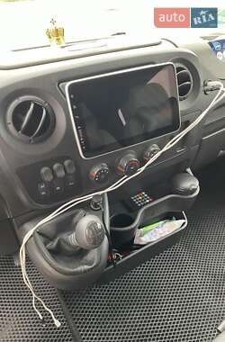 Микроавтобус Renault Master 2015 в  фото 12 Микроавтобус Renault Master 2015 в