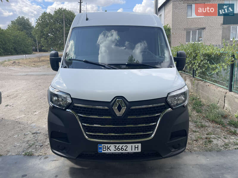 Грузовой фургон Renault Master 2019 в 