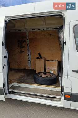 Грузовой фургон Renault Master 2015 в 