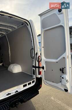 Грузовой фургон Renault Master 2020 в 