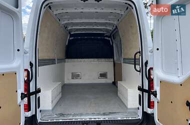 Грузовой фургон Renault Master 2020 в 