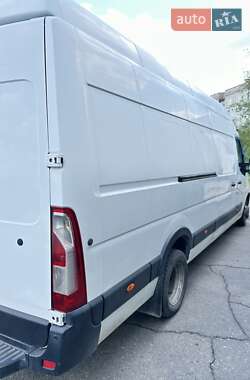 Грузовой фургон Renault Master 2012 в 