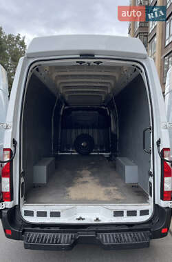 Грузовой фургон Renault Master 2019 в 