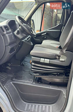 Грузовой фургон Renault Master 2022 в 