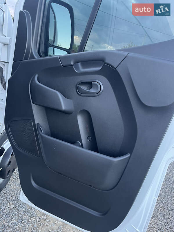 Вантажний фургон Renault Master 2021 в Ужгороді