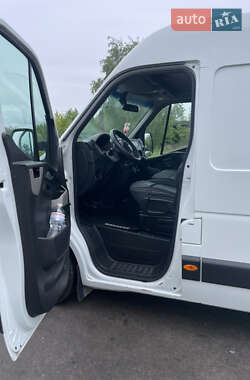 Грузовой фургон Renault Master 2017 в 