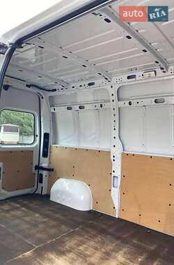 Грузовой фургон Renault Master 2020 в 