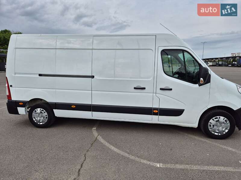 Вантажний фургон Renault Master 2015 в Львові