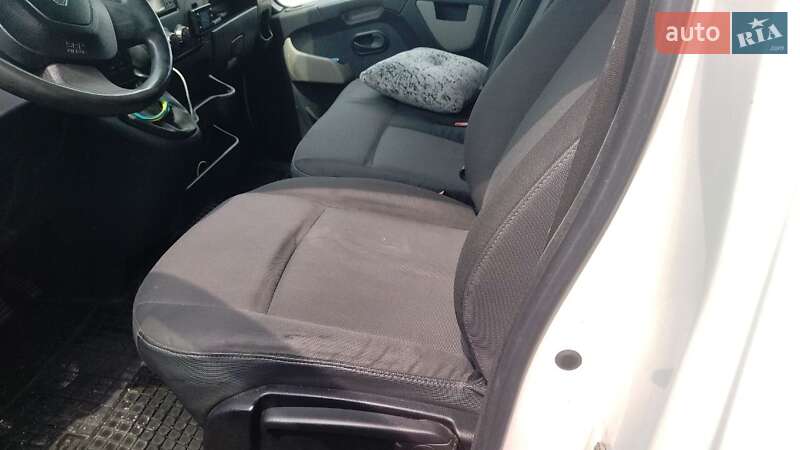 Вантажний фургон Renault Master 2015 в Дніпрі