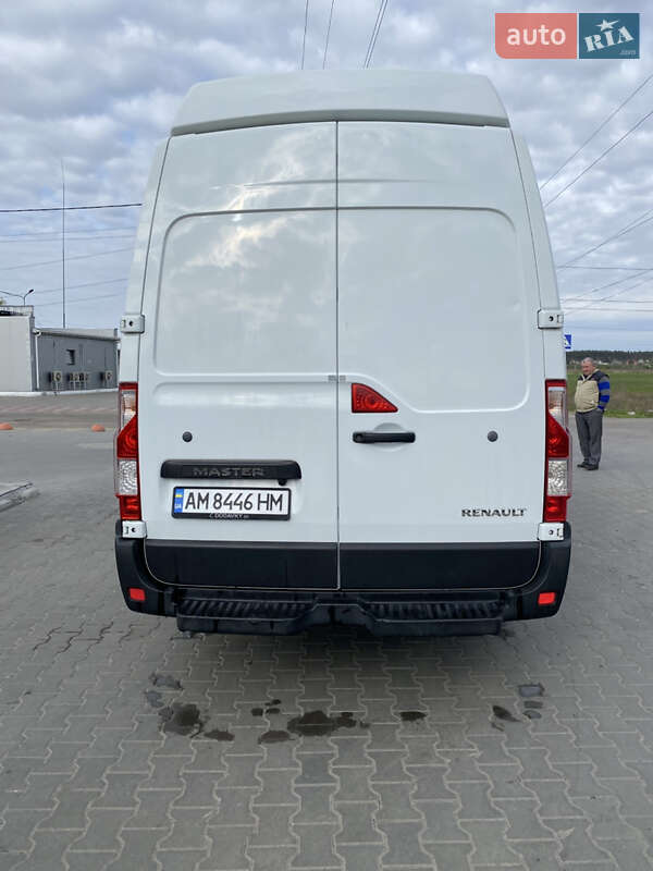 Грузовой фургон Renault Master 2015 в Коростене