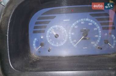 Грузовой фургон Renault Master 2000 в 