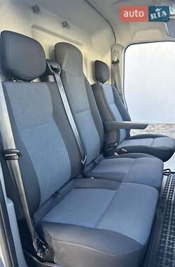 Грузовой фургон Renault Master 2023 в 