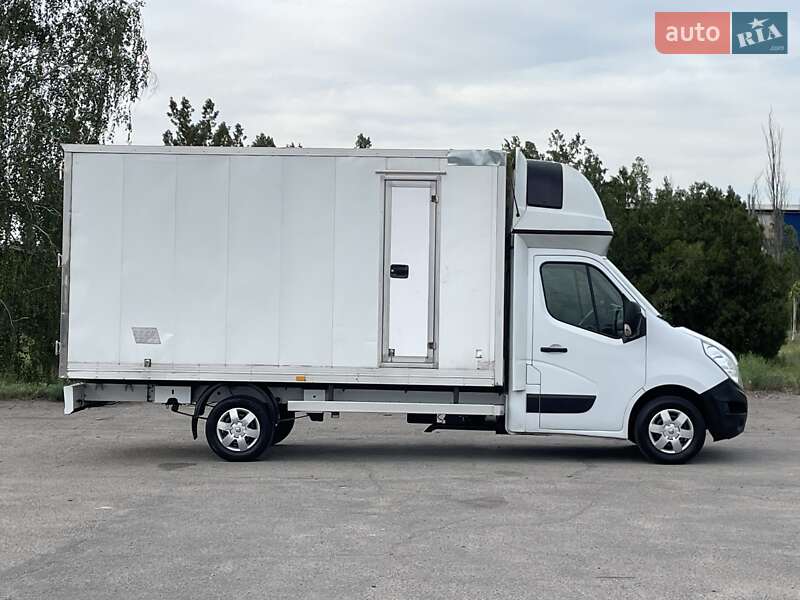 Вантажний фургон Renault Master 2016 в Дніпрі