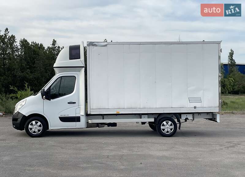 Вантажний фургон Renault Master 2016 в Дніпрі