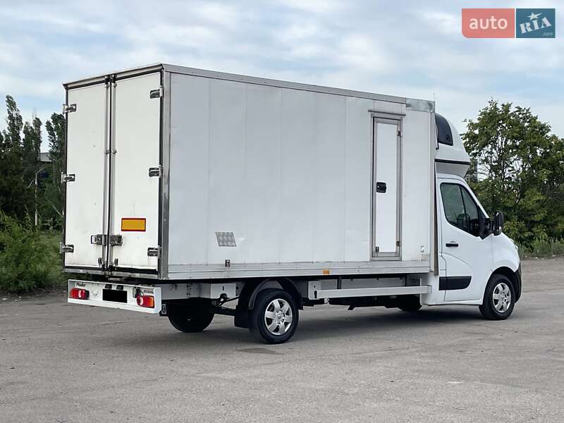 Вантажний фургон Renault Master 2016 в Дніпрі