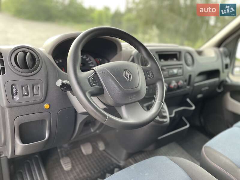 Вантажний фургон Renault Master 2016 в Дніпрі