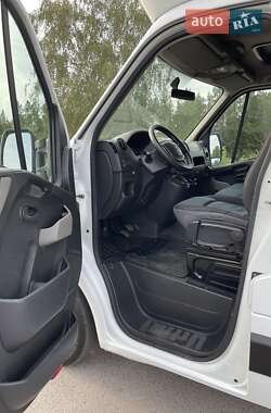 Вантажний фургон Renault Master 2016 в Дніпрі
