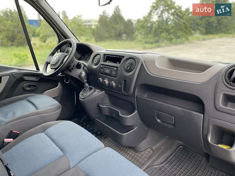Вантажний фургон Renault Master 2016 в Дніпрі