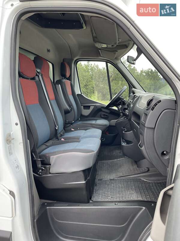 Вантажний фургон Renault Master 2016 в Дніпрі