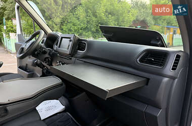 Вантажний фургон Renault Master 2022 в 