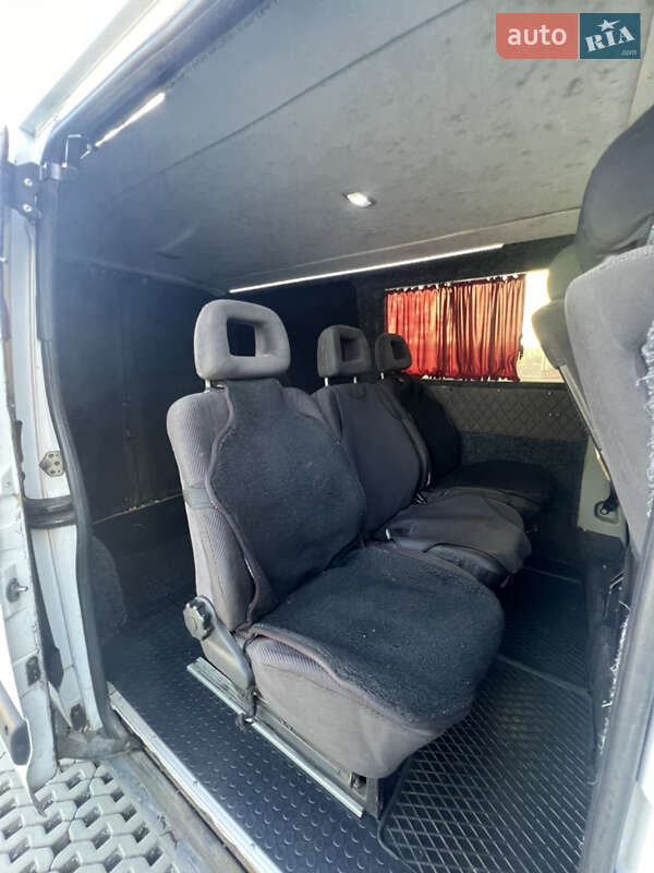 Вантажний фургон Renault Master 2006 в Самборі