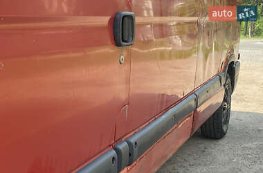 Грузовой фургон Renault Master 2000 в 